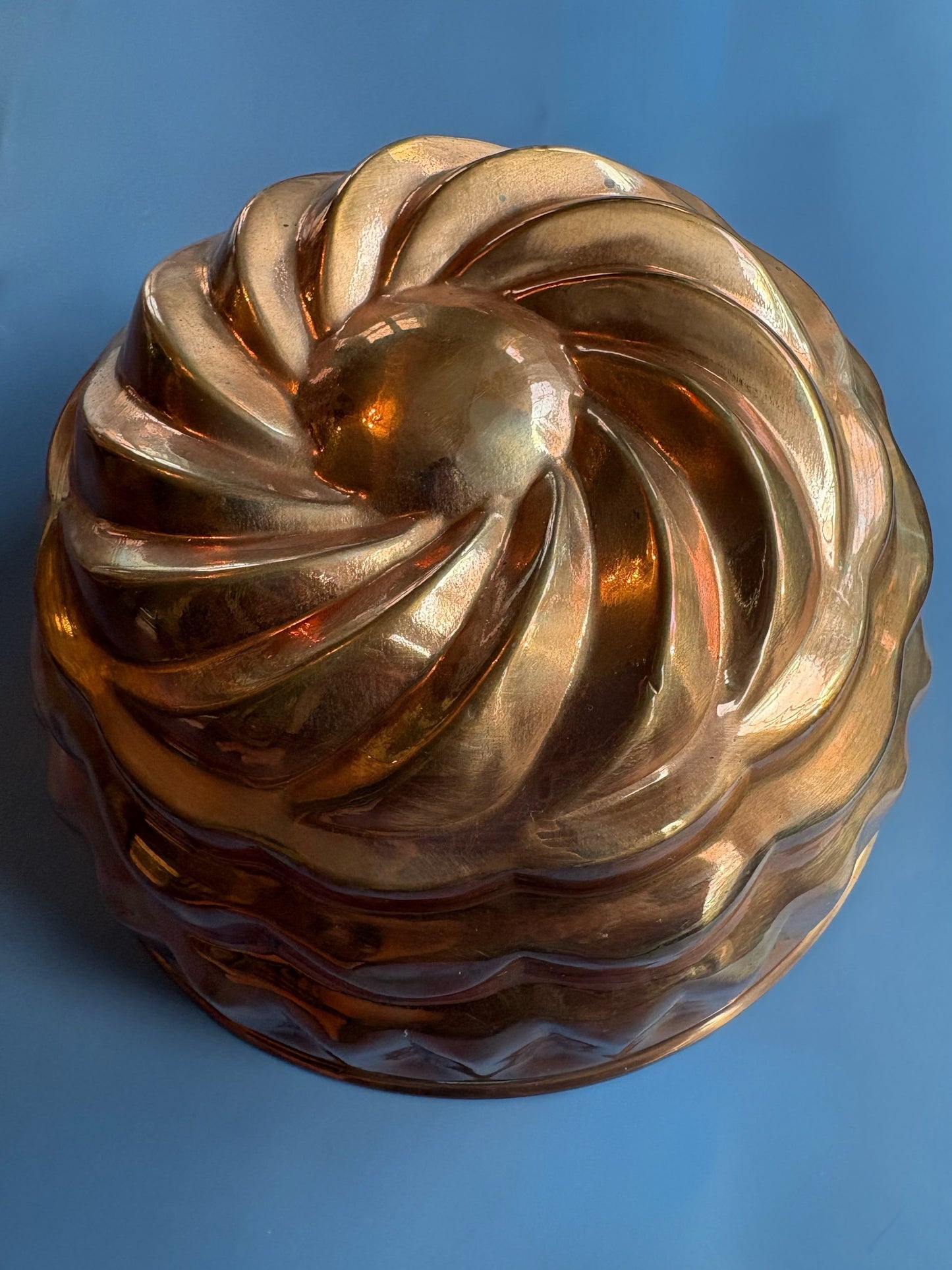 Vintage Round Swirl Copper Mold