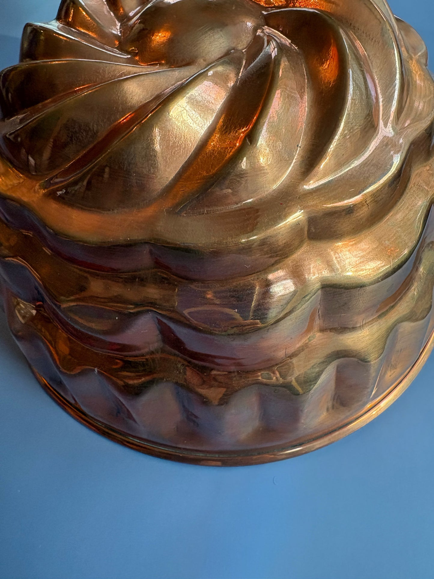 Vintage Round Swirl Copper Mold