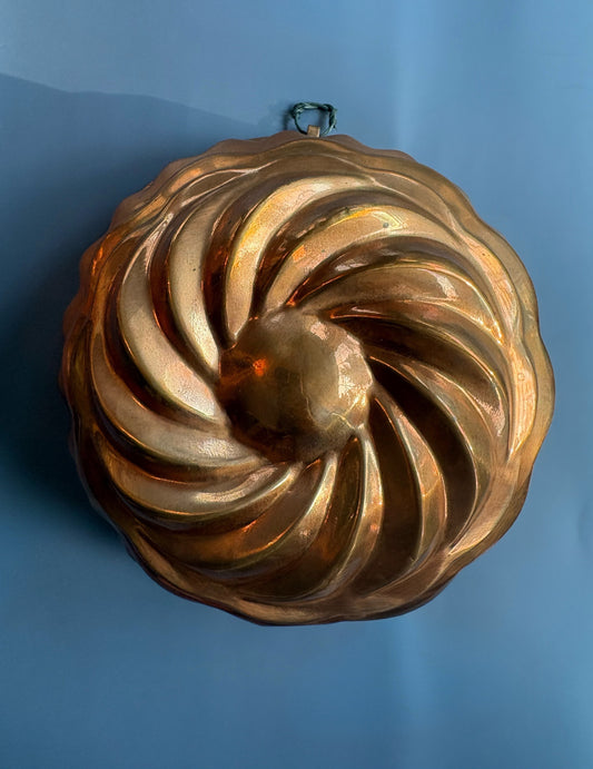Vintage Round Swirl Copper Mold