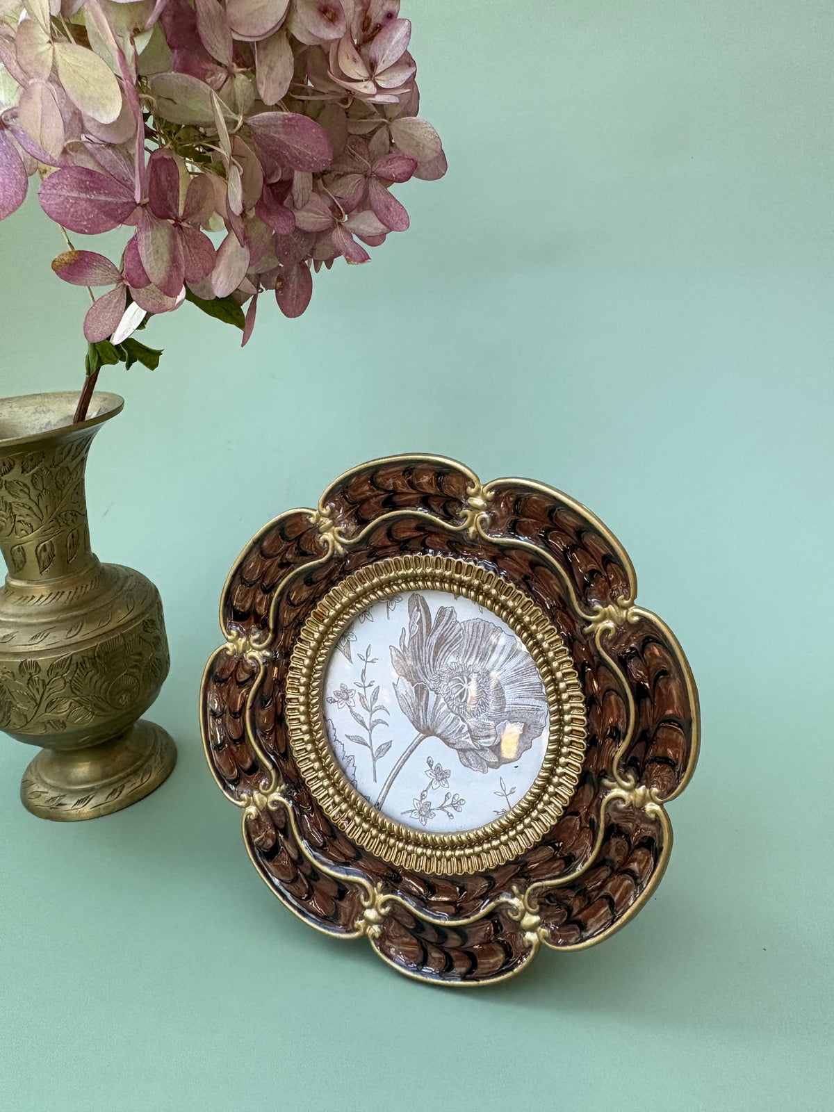 Mini Scalloped Frame